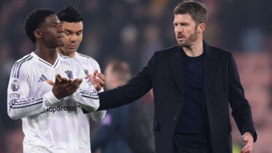 التحكيم تحت مجهر كاريك وفيرنانديز: ليلة قرارات محيّرة في الدوري الإنجليزي