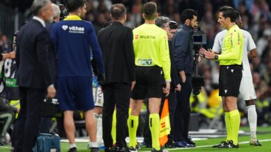 طرد فالفيردي يشعل ديربي مدريد.. هتافات "الفساد" تزلزل سانتياجو برنابيو