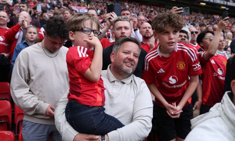 مانشستر يونايتد: زيادة أسعار التذاكر تشعل غضب الجماهير