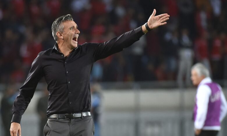 كارتيرون يعترف بعجز الوداد بعد الخسارة الأولى أمام الفتح