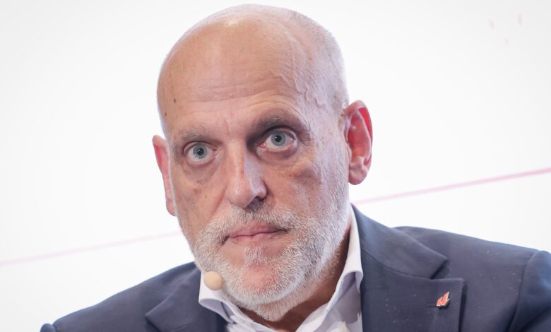 تيباس: شكاوى برشلونة ضد التحكيم لن تجدي نفعا