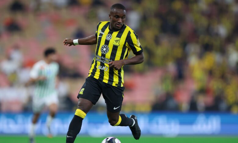 موسى ديابي يورط الاتحاد: طرد مبكر أمام الحزم في دوري روشن