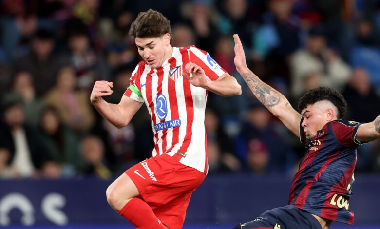 أتلتيكو مدريد يرفض عرض برشلونة لضم ألفاريز: صفقة بـ 100 مليون يورو