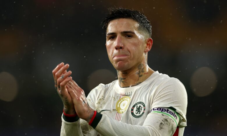 موقف تشيلسي من عودة إنزو فرنانديز بعد الحظر الداخلي