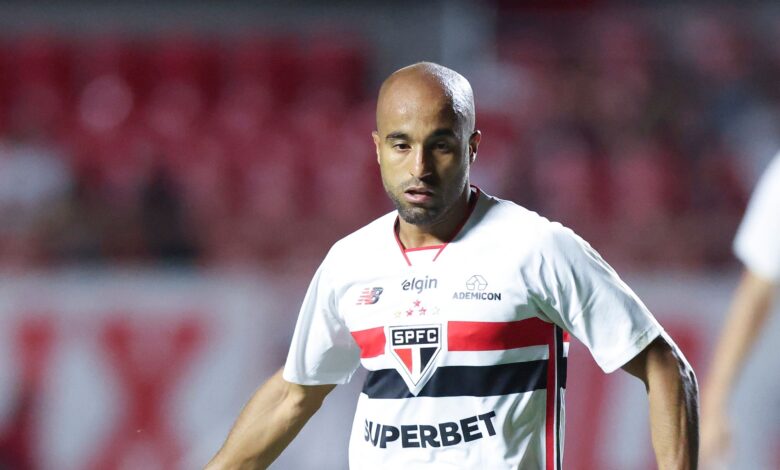 مفاوضات أهلي جدة مع لوكاس مورا: حقيقة العرض وصدمة التقارير!