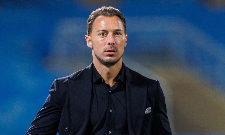 يايسله يتهرب من أسئلة المنتخب السعودي.. هل يقود الأخضر؟