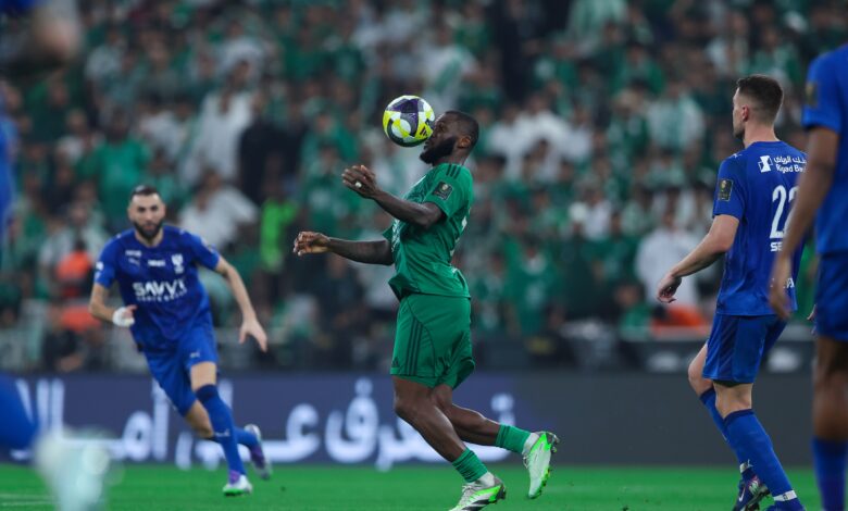 الأهلي يتصدر روشن بأقدام منافسيه.. صعود الراقي نحو الهلال والنصر