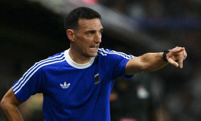 مشجع يقتحم مؤتمر سكالوني برسالة تحذير لفرنسا قبل المونديال