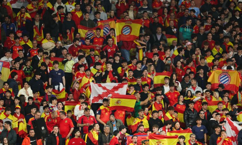 فضيحة عنصرية في إسبانيا.. رئيس نادي يطارد المسلمين