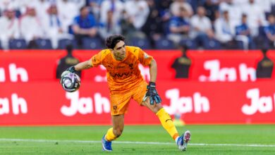 ياسين بونو في موقف حرج: حارس التعاون يسلط الضوء على أخطاء الهلال