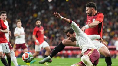 شرطة كتالونيا تحقق في هتافات عنصرية ضد منتخب مصر