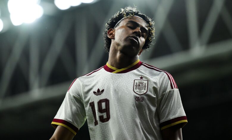 لامين يامال: هتافات المسلمين عنصرية وجهل!