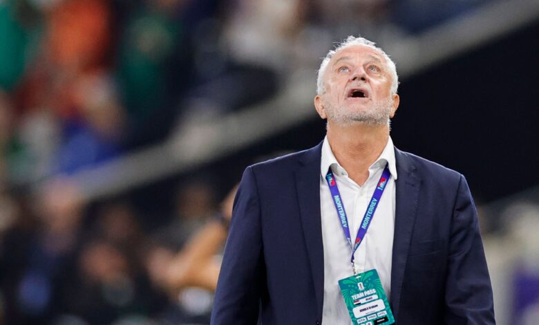 مستقبل مدرب العراق غامض.. وأرنولد يترك كل الاحتمالات بعد 2026