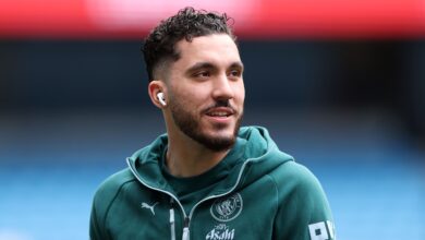 ريان شرقي يثير الجدل بقميص ليفربول: لقطة غريبة أمام مانشستر سيتي