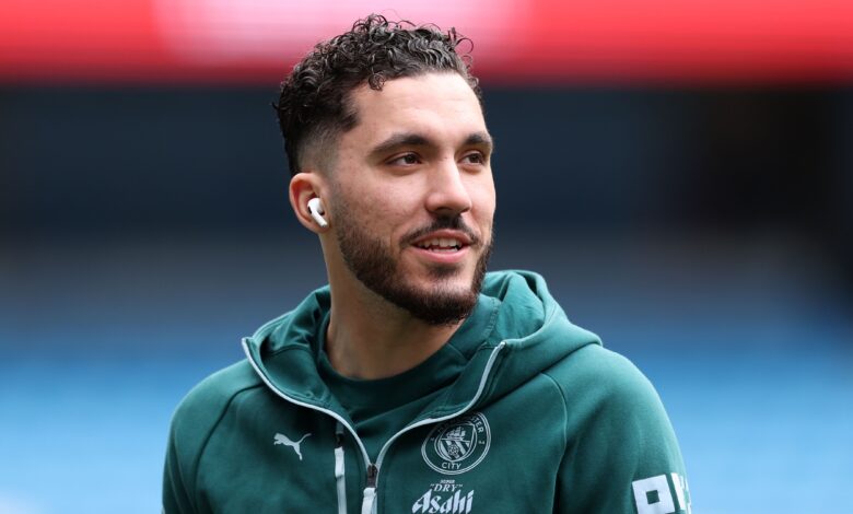 ريان شرقي يثير الجدل بقميص ليفربول: لقطة غريبة أمام مانشستر سيتي