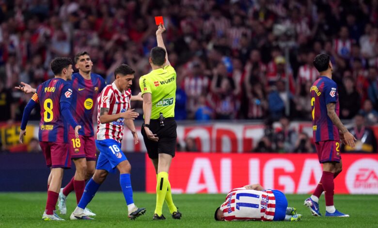 جدل تحكيمي: هل يستحق جيرارد مارتن الطرد أمام أتلتيكو مدريد؟