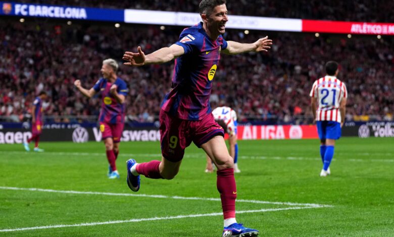 ليفاندوفسكي يعادل أسطورة برشلونة: تألق تهديفي جديد