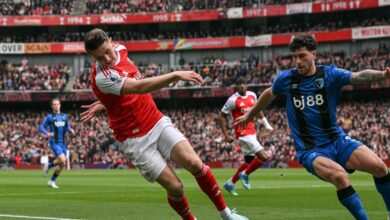 فيكتور جيوكيريس يلوم ملعباً جافاً بعد سقوط أرسنال