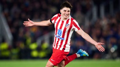 لاوتارو مارتينيز.. برشلونة يضعه بديلًا محتملًا لألفاريز