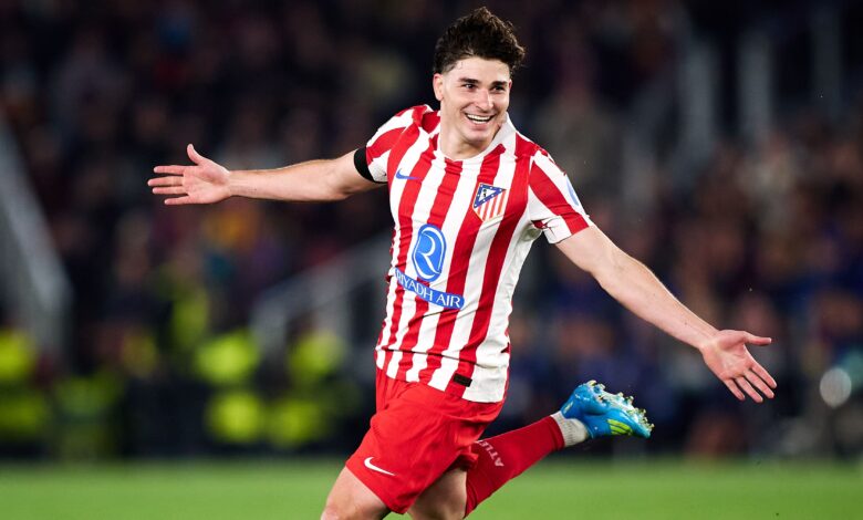 لاوتارو مارتينيز.. برشلونة يضعه بديلًا محتملًا لألفاريز