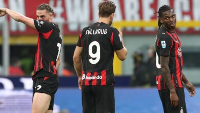 لياو وبرشلونة.. نجم ميلان يغازل انتقالاً محتملًا