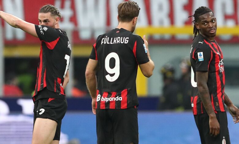 لياو وبرشلونة.. نجم ميلان يغازل انتقالاً محتملًا