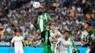 هل استحق لاعب ريال مدريد الطرد أمام بيتيس؟.. خبير تحكيمي