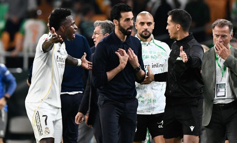 ألفارو أربيلوا يهاجم التحكيم بعد تعادل ريال مدريد