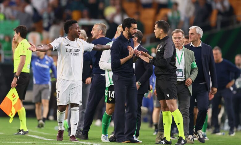 نقابة الحكام الإسبان ترد على انتقادات مدريد بعد تعادل بيتيس