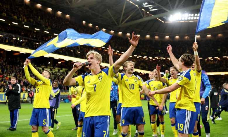 لوكاس بيرجفال يحتفل بفوز السويد على بولندا في ملحق تصفيات كأس العالم 2026 بملعب "ستراوبيري أرينا". (تصوير: لينيا ريبورج - Getty)