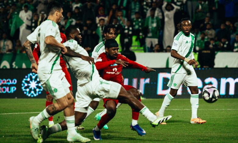 غضب مدرب ضمك: سحر الأهلي يُفجر أزمة بخسارة صادمة