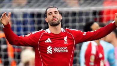 سوبوسلاي ينفعل على جماهير ليفربول ويحذر زملاءه