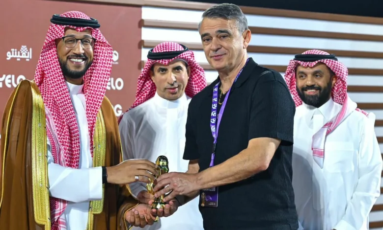 نائب أمير عسير يتوّج أبها بكأس دوري يلو