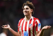 أتلتيكو مدريد يهاجم شائعات برشلونة: ألفاريز ليس للبيع