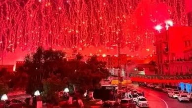 مولودية الجزائر: جماهير تحوّل سماء العاصمة حمراء احتفالاً باللقب العاشر