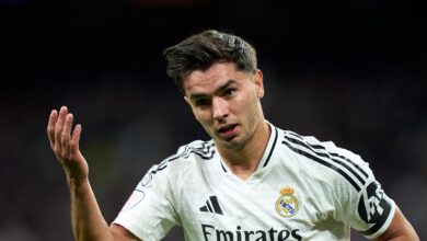 إبراهيم دياز يجبر مشجعاً على خلع قميص برشلونة