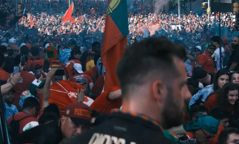 كريستيانو رونالدو يحتفي مع جماهيره بالتأهل في تورنتو