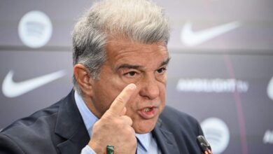 صفقة ألفاريز: لابورتا يحدد موعداً نهائياً للانتقال لبرشلونة