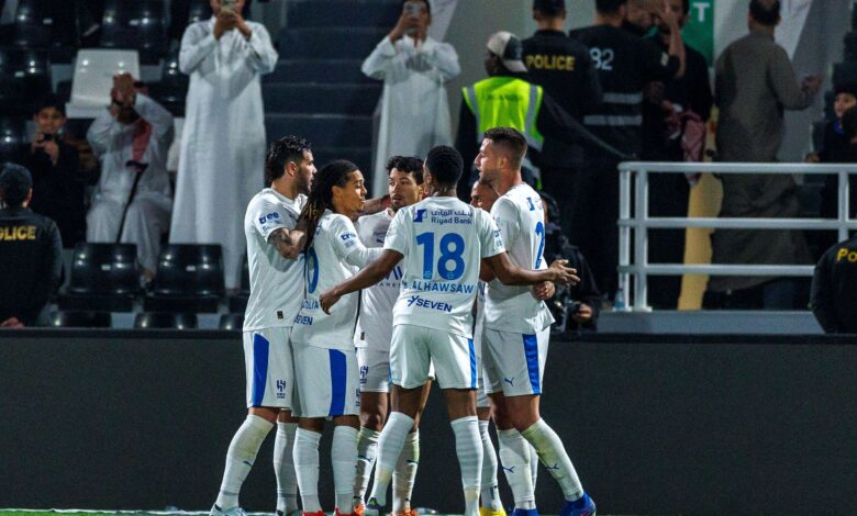 نجم الهلال يقترب من أياكس