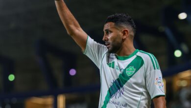 رياض محرز.. أسطورة السعودية يهاجم قرار الأهلي واللاعب لا بديل له