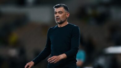 الاتحاد يبحث عن مدرب.. هل يفشل التفاوض بسبب اعتزال أجيري؟