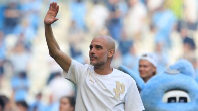 مانشستر سيتي يعرض مقتنيات جوارديولا في مزاد علني