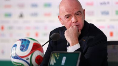 فيفا يتراجع عن قرار نقل مباراة المكسيك وإنجلترا