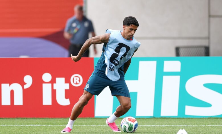 كانسيلو يرفع راية العصيان.. كواليس مؤامرة برشلونة ضد الهلال