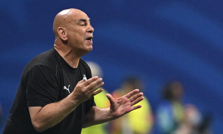 حسام حسن وسكالوني.. تفاصيل التوتر في نفق الملابس