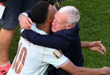 مبابي وديشامب.. وداع مؤثر قبل مباراة إنجلترا