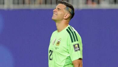 إيميليانو مارتينيز.. هل ينقذ سمعته أمام إنجلترا بالمونديال؟