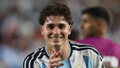 أتلتيكو مدريد يرفض بيع ألفاريز لبرشلونة حتى بـ200 مليون