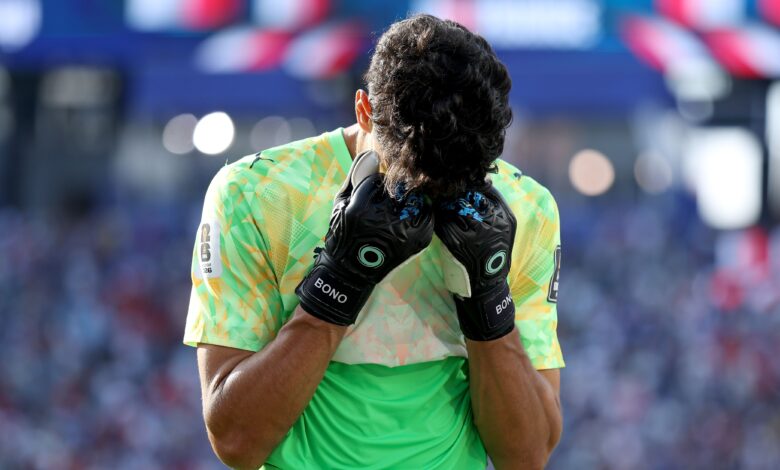 ياسين بونو.. الهلال يدرس التخلص من حارسه المغربي قريباً