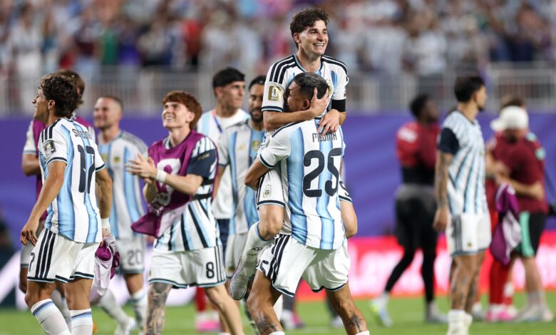 جوليان ألفاريز يضع برشلونة في ورطة بقيمة 150 مليون يورو